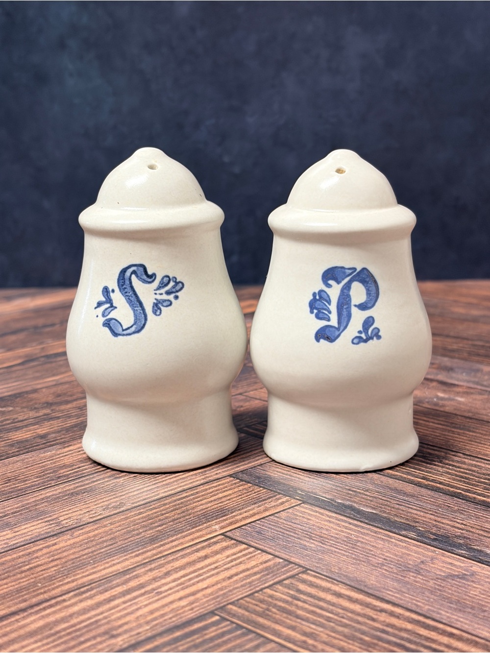 Vintage Pfaltzgraff Yorktowne Salt & Pepper Shakers Cream Blue Stoneware Set